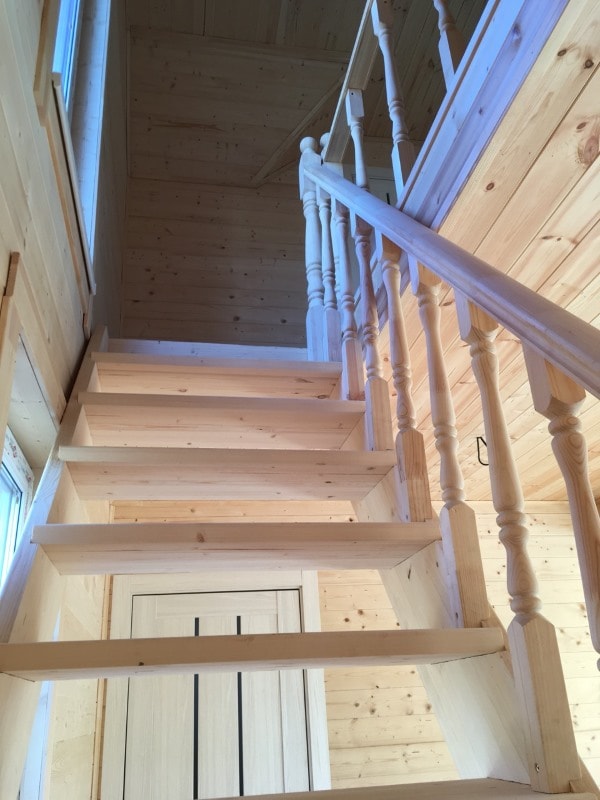 Строительство деревянной лестницы на второй этаж