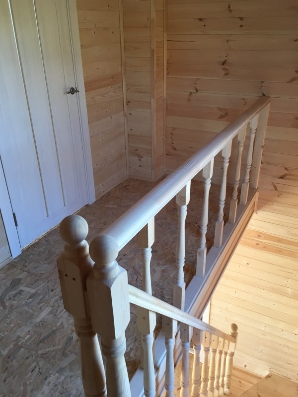 Перила и балясины деревянной лестницы